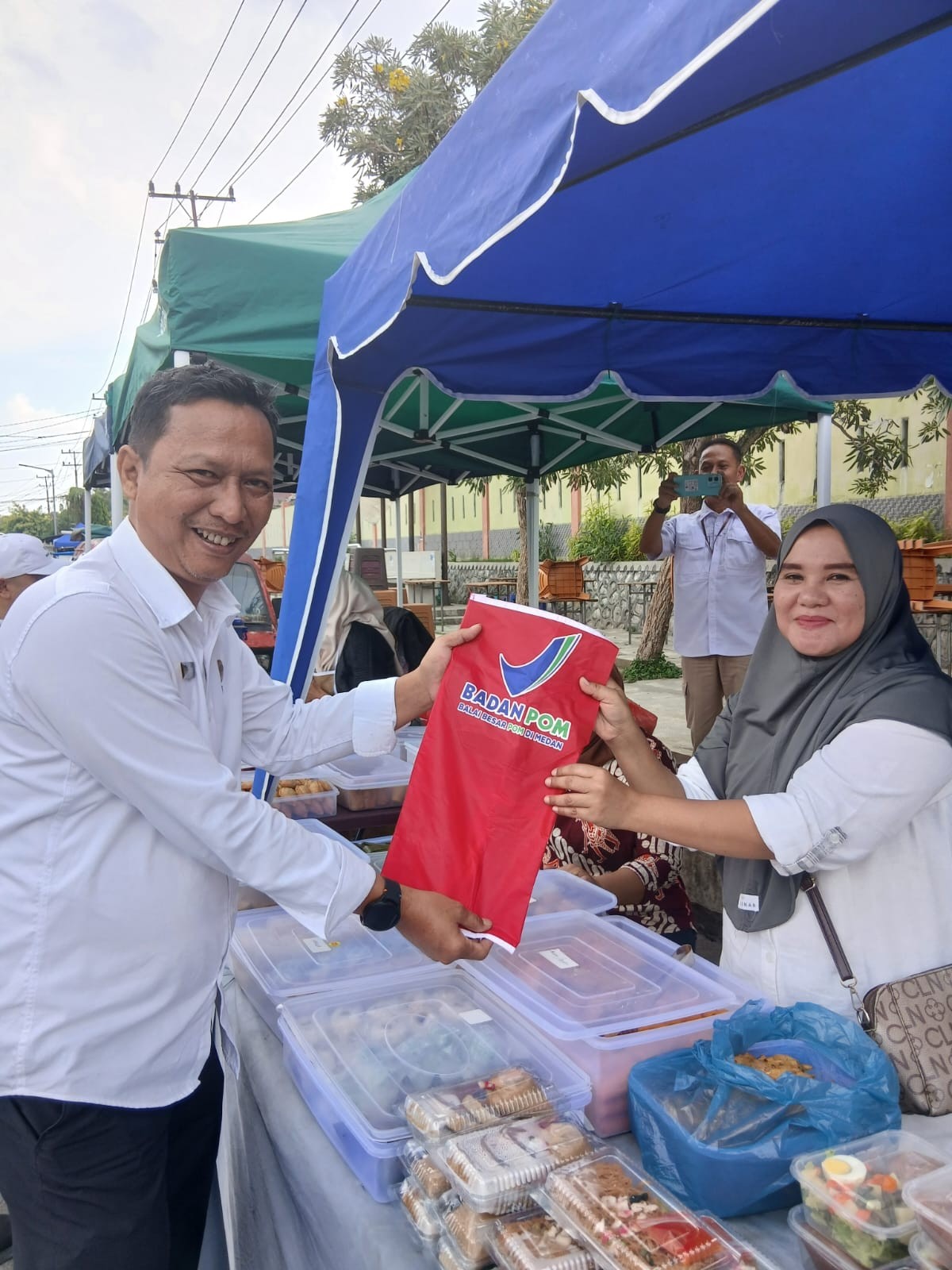 Menjamin Keamanan Pangan di Bulan Suci, Dinkes dan BPOM Turun Periksa Takjil